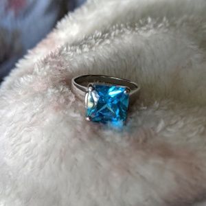 🎉2/$20 Show stopper!! Blue stone ring.